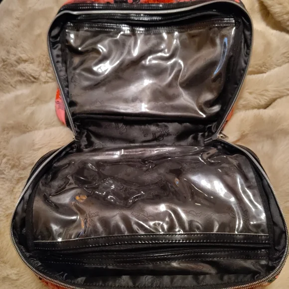 Betseyville Toiletry Bag - Picture 2 of 4